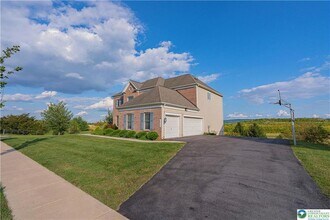 8922 Ash Ln in Breinigsville, PA - Building Photo - Building Photo