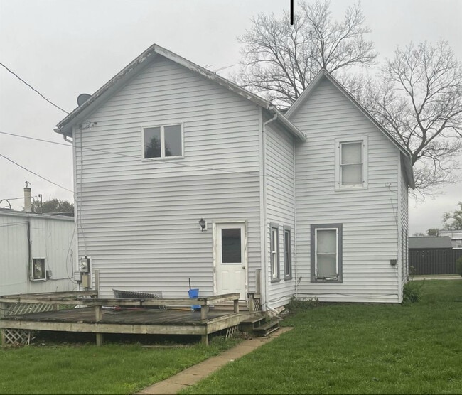 109 W Benton Ave in Stockton, IL - Building Photo - Building Photo