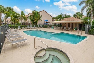 9449 Boca River Cir in Boca Raton, FL - Foto de edificio - Building Photo