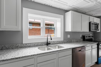 404 High St in St. Albans, WV - Foto de edificio - Building Photo