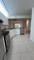4310 Crystal Lake Dr in Pompano Beach, FL - Building Photo
