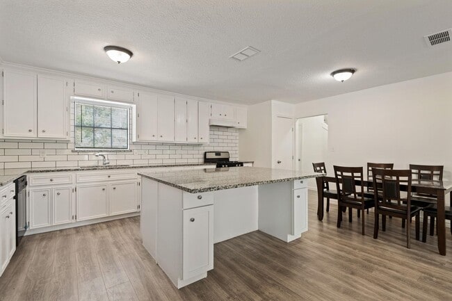 property at 3550 Mirror Ct