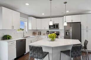 14642 112th Ave N in Maple Grove, MN - Building Photo