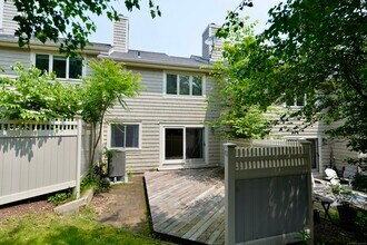 12 Boulevard Dr in Danbury, CT - Building Photo - Building Photo
