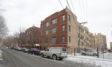 Shorewind Court Apartments in Chicago, IL - Building Photo - Building Photo