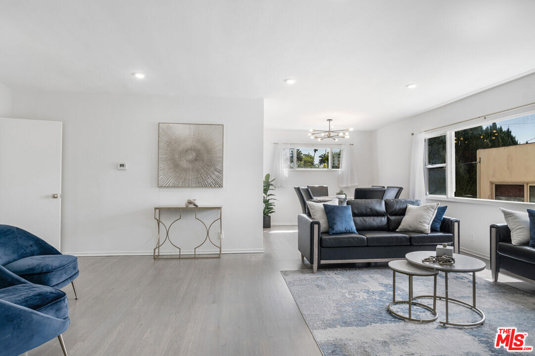 344 Rexford Dr in Beverly Hills, CA - Foto de edificio
