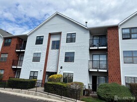 98 Keystone Ct in Edison, NJ - Building Photo