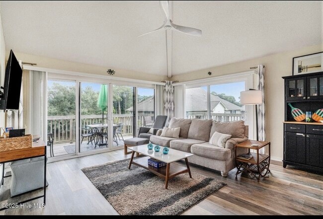 property at 815 Colony Pl