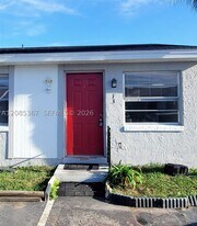 13 Lake Villa Way in Kissimmee, FL - Building Photo