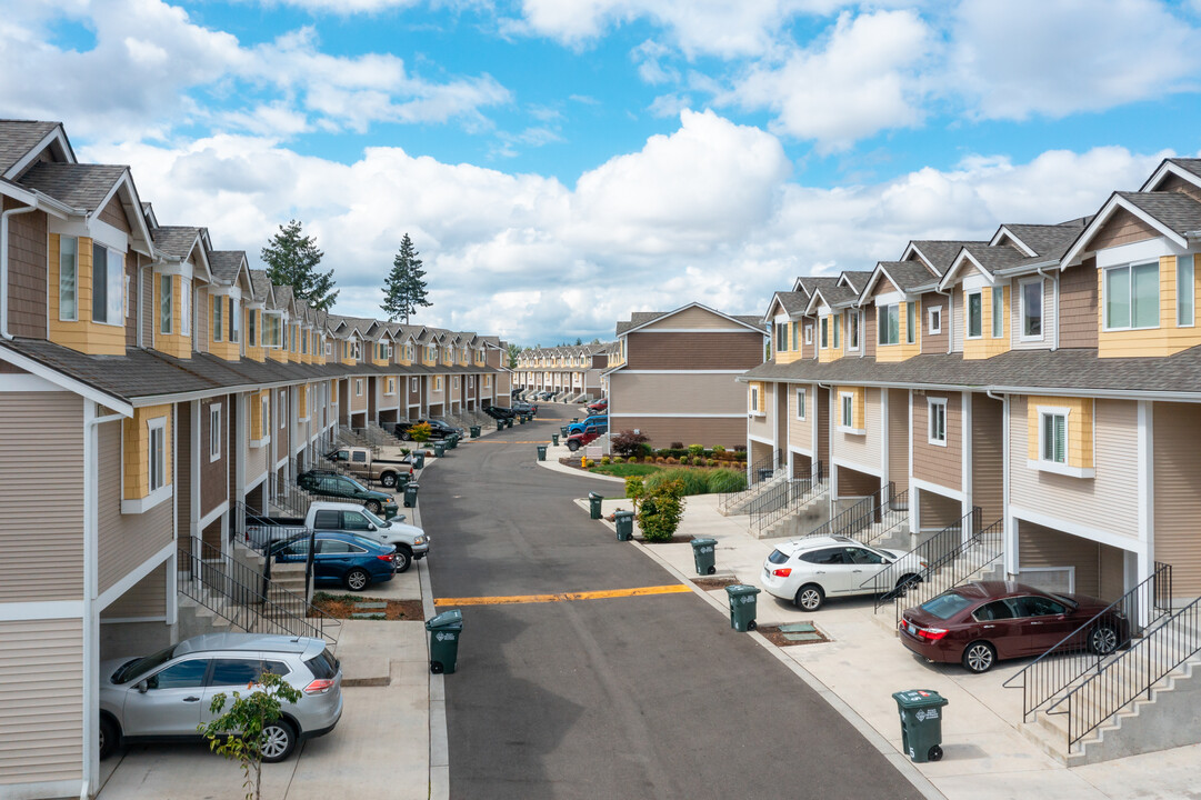 Lipoma Firs Townhomes in Puyallup, WA - Building Photo