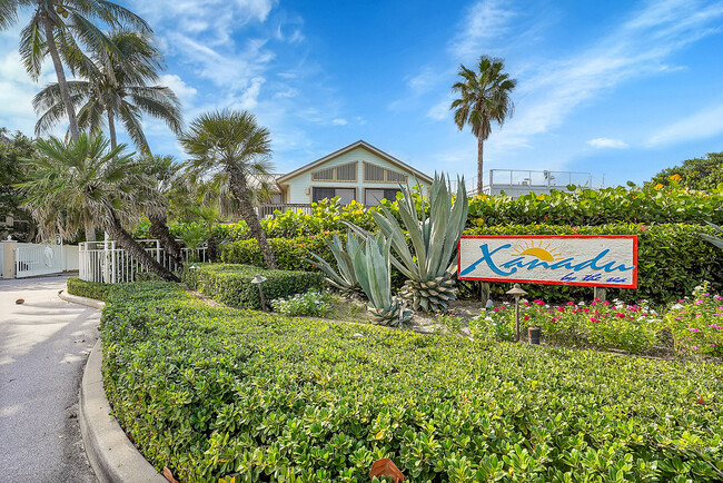 600 Xanadu Pl in Jupiter, FL - Foto de edificio - Building Photo