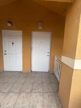 7714 W 34th Ln, Unit 12-202 in Hialeah, FL - Foto de edificio - Building Photo