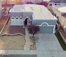 12929 Hidden Grove Dr in El Paso, TX - Foto de edificio - Building Photo