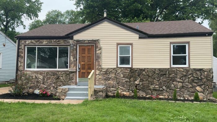 4413 Ashby Rd in St. Ann, MO - Building Photo