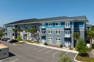 The Landings at Gentry Park in Orlando, FL - Building Photo - Building Photo