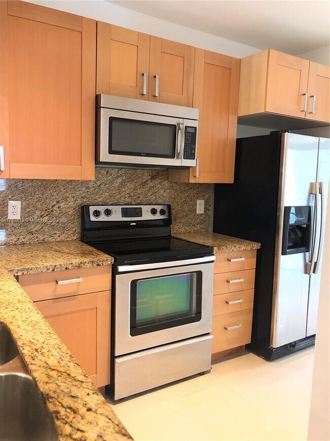 16231 Emerald Cove Rd in Weston, FL - Building Photo - Building Photo