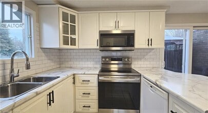 29 Folkstone Crescent in Kitchener, ON - Building Photo - Building Photo