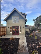 1408 Monroe St in Bellingham, WA - Foto de edificio - Building Photo