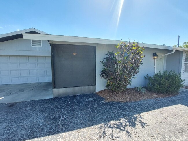 1817 Marbeth St in Sarasota, FL - Building Photo - Building Photo