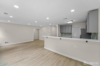 6 Woodbury Rd in Edison, NJ - Building Photo - Building Photo