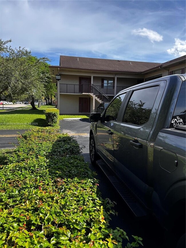 11229 SW 88th St in Miami, FL - Building Photo - Building Photo