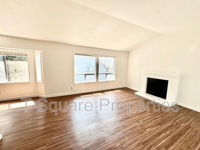 2720 204th St SW in Lynnwood, WA - Foto de edificio - Building Photo