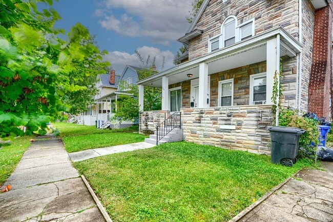 304 Collins Ave in Baltimore, MD - Building Photo - Building Photo