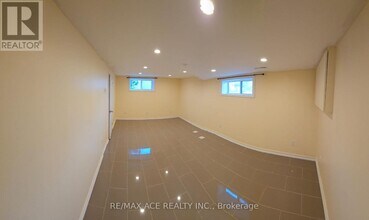 2 Botany Hill Rd in Toronto, ON - Building Photo - Building Photo