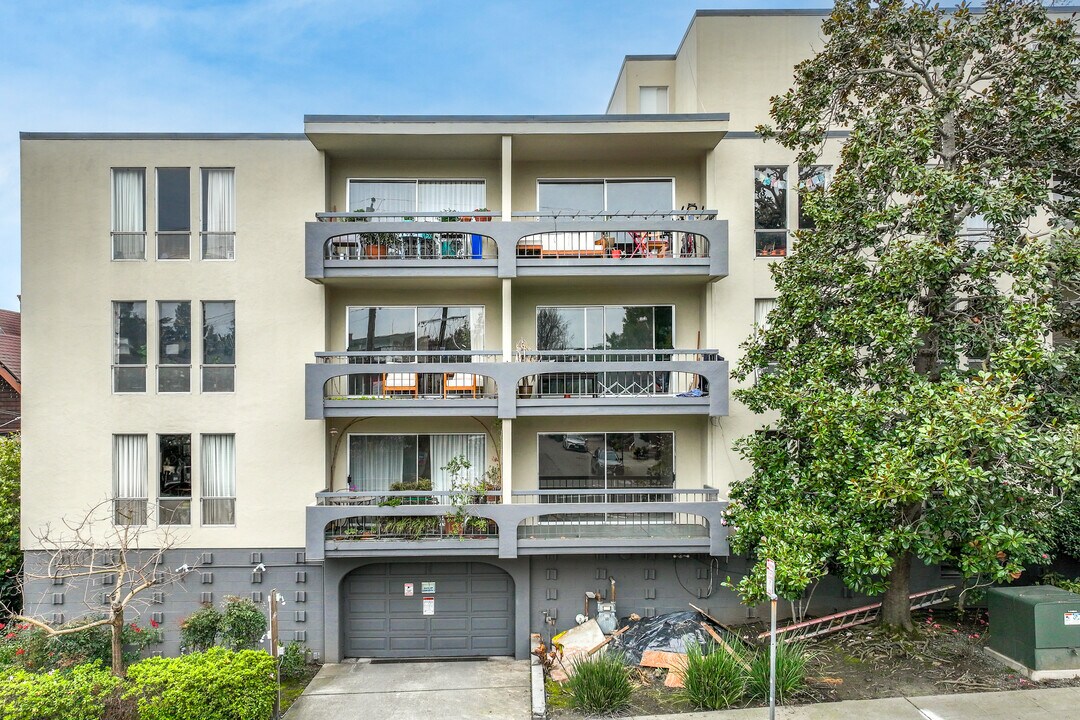 175 Santa Rosa Ave in Oakland, CA - Building Photo