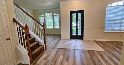 5723 Ames Crossing in Sugar Land, TX - Building Photo - Building Photo