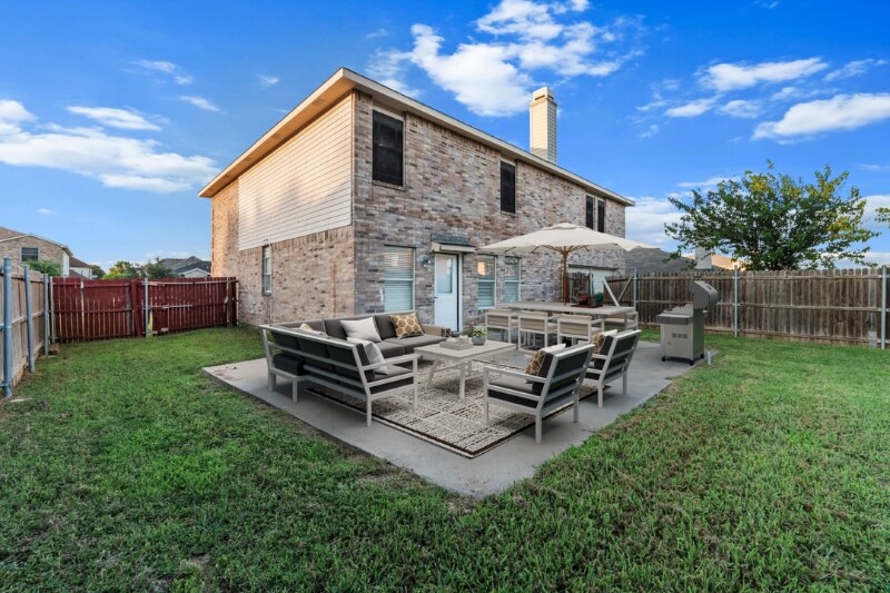 606 Blue Chalk Dr in Cedar Hill, TX - Foto de edificio