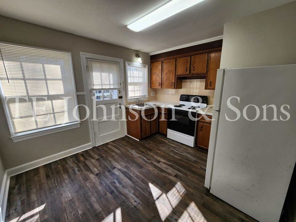 664 Brent St in Winston-Salem, NC - Foto de edificio