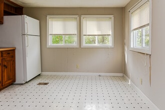 8 Hilltop Dr in Waterford, ME - Building Photo - Building Photo