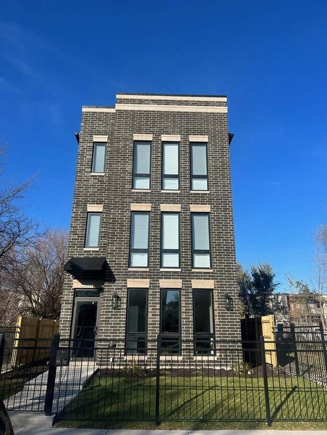 property at 2848 W Adams St