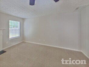 4421 Gladewood Run in Union City, GA - Building Photo - Building Photo