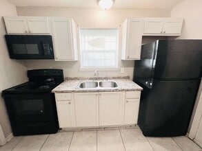 3433 Hollywood St in Baton Rouge, LA - Building Photo - Building Photo