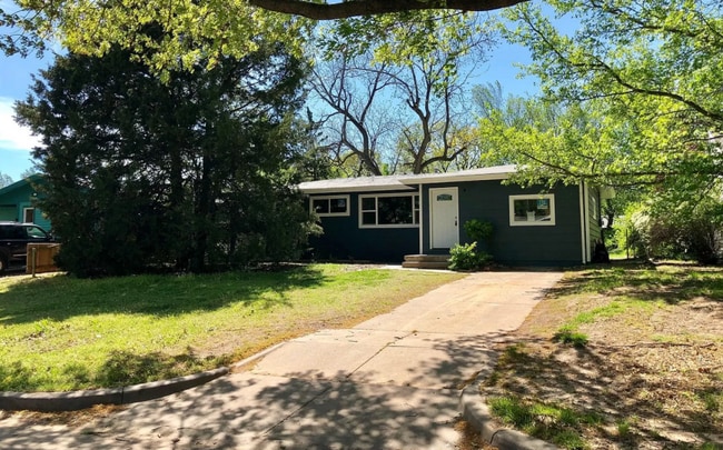 property at 2225 S Broadview St