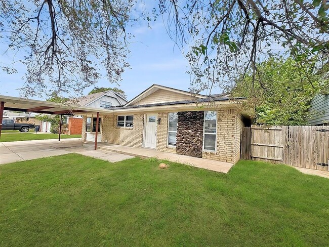 6707 NW Compass Dr in Lawton, OK - Building Photo - Building Photo