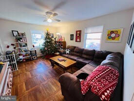 909 S Irving St in Arlington, VA - Building Photo