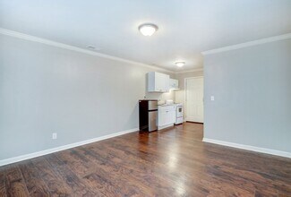 1602 E Henry St in Savannah, GA - Building Photo - Building Photo