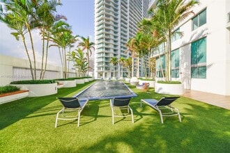 92 SW 3rd St, Unit # 2707 in Miami, FL - Building Photo - Building Photo