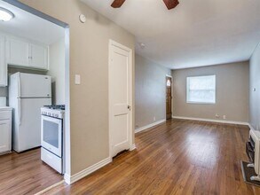 902 Denton St in Denton, TX - Building Photo - Building Photo