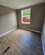 526 Hal Henard Rd in Greeneville, TN - Building Photo - Building Photo