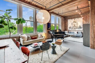 1327 W Washington Blvd in Chicago, IL - Building Photo - Building Photo