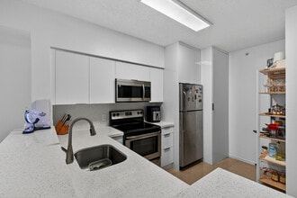 5091 NW 7th St, Unit 703 in Miami, FL - Building Photo - Building Photo