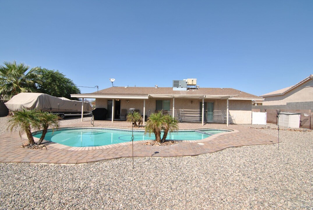 1666 Topaz Dr in Lake Havasu City, AZ - Building Photo