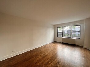 220 E 63rd St in New York, NY - Building Photo - Building Photo