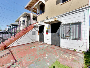 820 Athens Ave in Oakland, CA - Building Photo - Building Photo