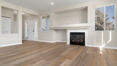 7495 Thomas Dr in Loves Park, IL - Building Photo - Building Photo