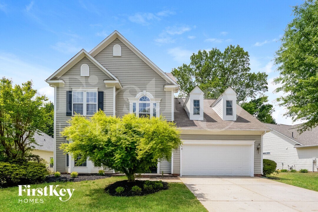 13622 Edgetree Dr in Pineville, NC - Foto de edificio